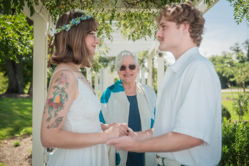 Cantor Karen Webber officiating a wedding ceremony